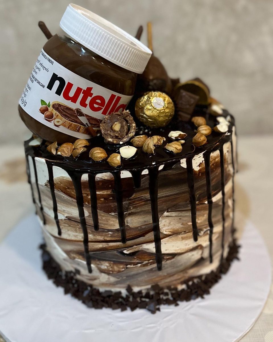 Nutella tortu — Şokolad şirəsi · Ferrero · fındıq